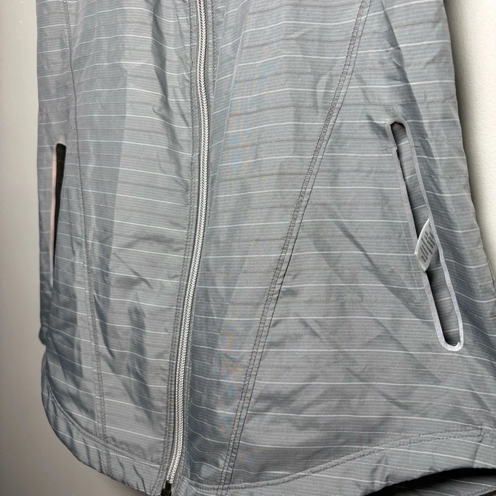 Athleta Jammin' Running Vest Reflective Lightweight Gray Silver Size XS